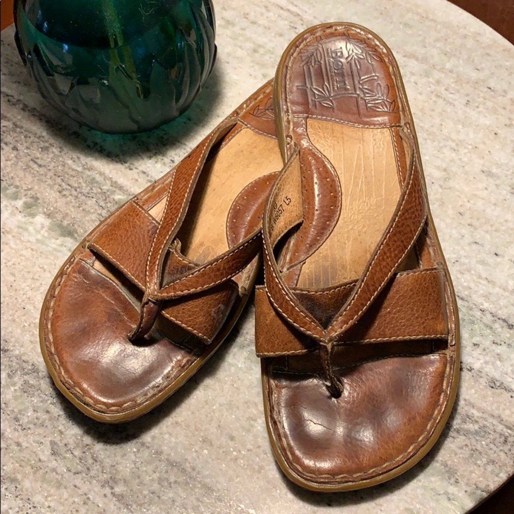Born leather flip flops